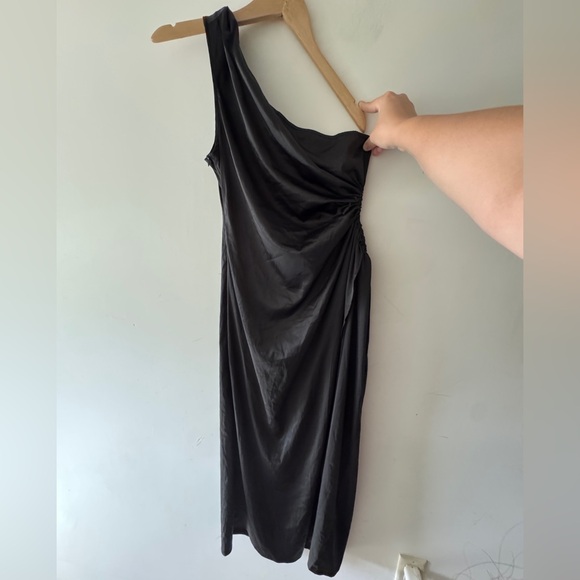 Merokeety Dresses & Skirts - NEW! Merokeety Black Off The Shoulder Side Cutout Satin Dress‎
